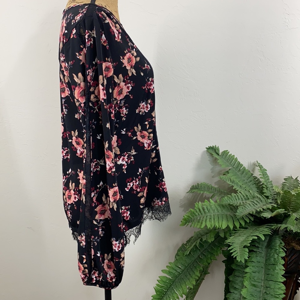 White House Black Market Floral & Lace Eyelash Blouse - Picture 9 of 14